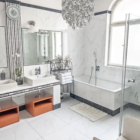 Villa Unique Location With Hot-tub, Terrace And Garden