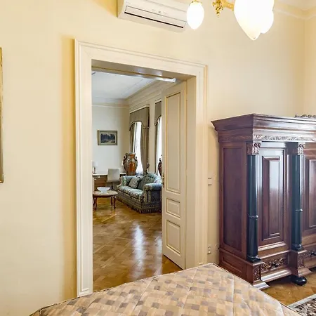 Historical Center Art With Hot-tub, Terrace And Garden * Prague