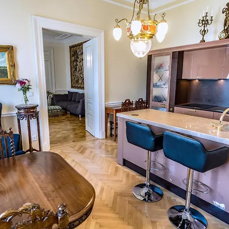 Historical Center Art With Hot-tub, Terrace And Garden Villa