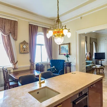 Historical Center Art With Hot-tub, Terrace And Garden Villa Prague