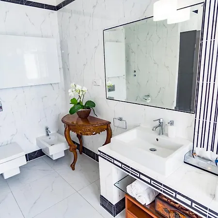 Unique Location With Hot-tub, Terrace And Garden Villa Prag
