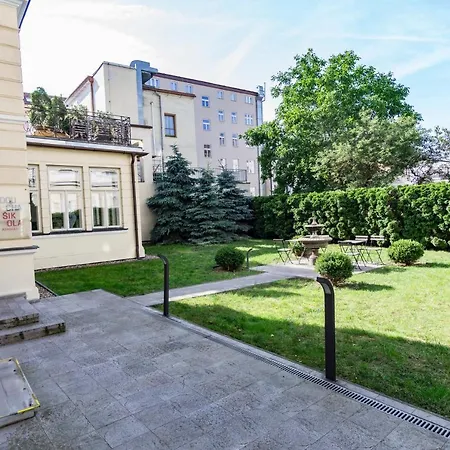 Historical Center Art With Hot-tub, Terrace And Garden Prague