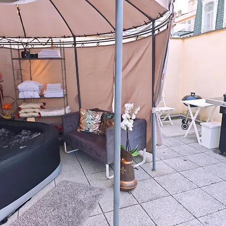 Historical Center Art With Hot-tub, Terrace And Garden Prague