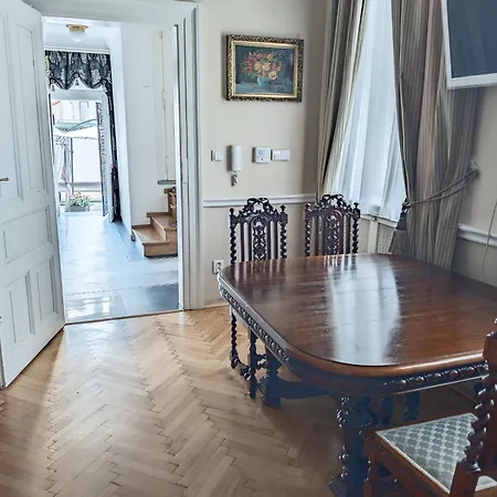 Unique Location With Hot-tub, Terrace And Garden Villa Prag