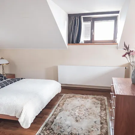 Villa Unique Location With Hot-tub, Terrace And Garden Prag