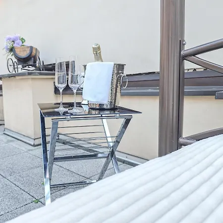 Unique Location With Hot-tub, Terrace And Garden * Prag