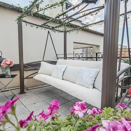Villa Unique Location With Hot-tub, Terrace And Garden Prag