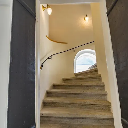 Unique Location With Hot-tub, Terrace And Garden * Prag