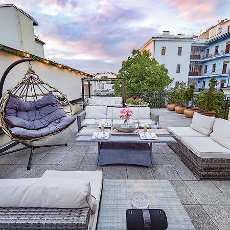 Unique Location With Hot-tub, Terrace And Garden Villa Prag