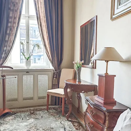 Unique Location With Hot-tub, Terrace And Garden * Prag