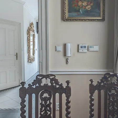 Unique Location With Hot-tub, Terrace And Garden Villa Prag