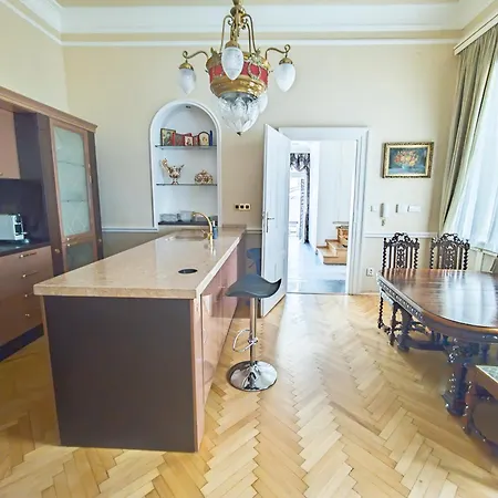 Unique Location With Hot-tub, Terrace And Garden * Prag