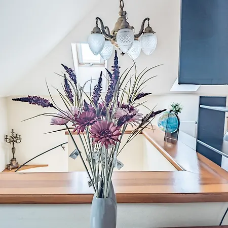 Unique Location With Hot-tub, Terrace And Garden Praga