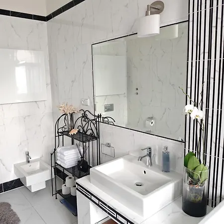 Unique Location With Hot-tub, Terrace And Garden *